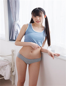 《女高中生第一次破苞出血视频》